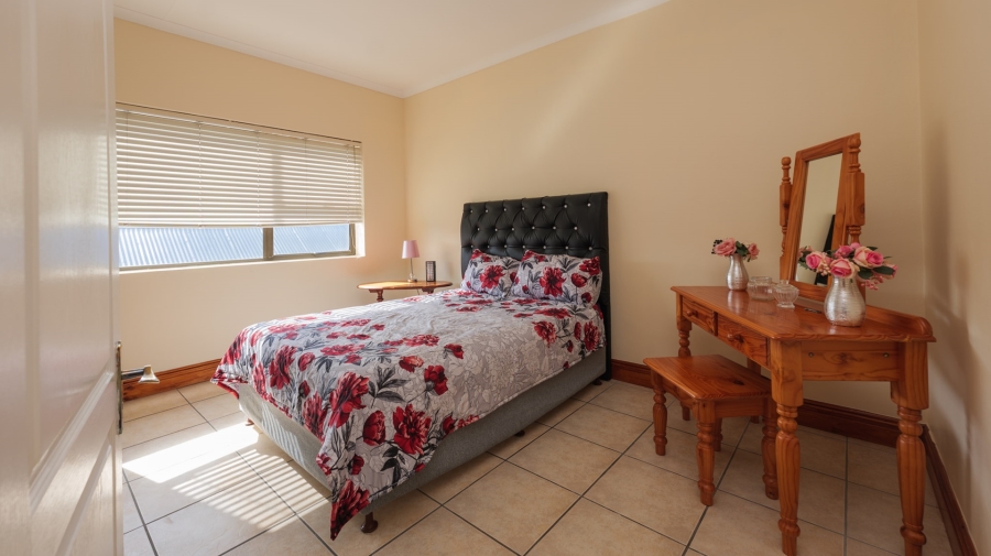 5 Bedroom Property for Sale in Oceanview Heights Western Cape